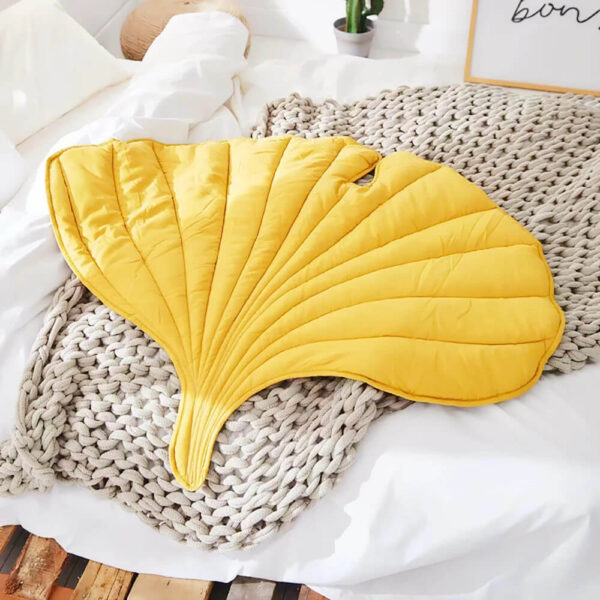 Leaf Shape Dog Blanket - Image 2